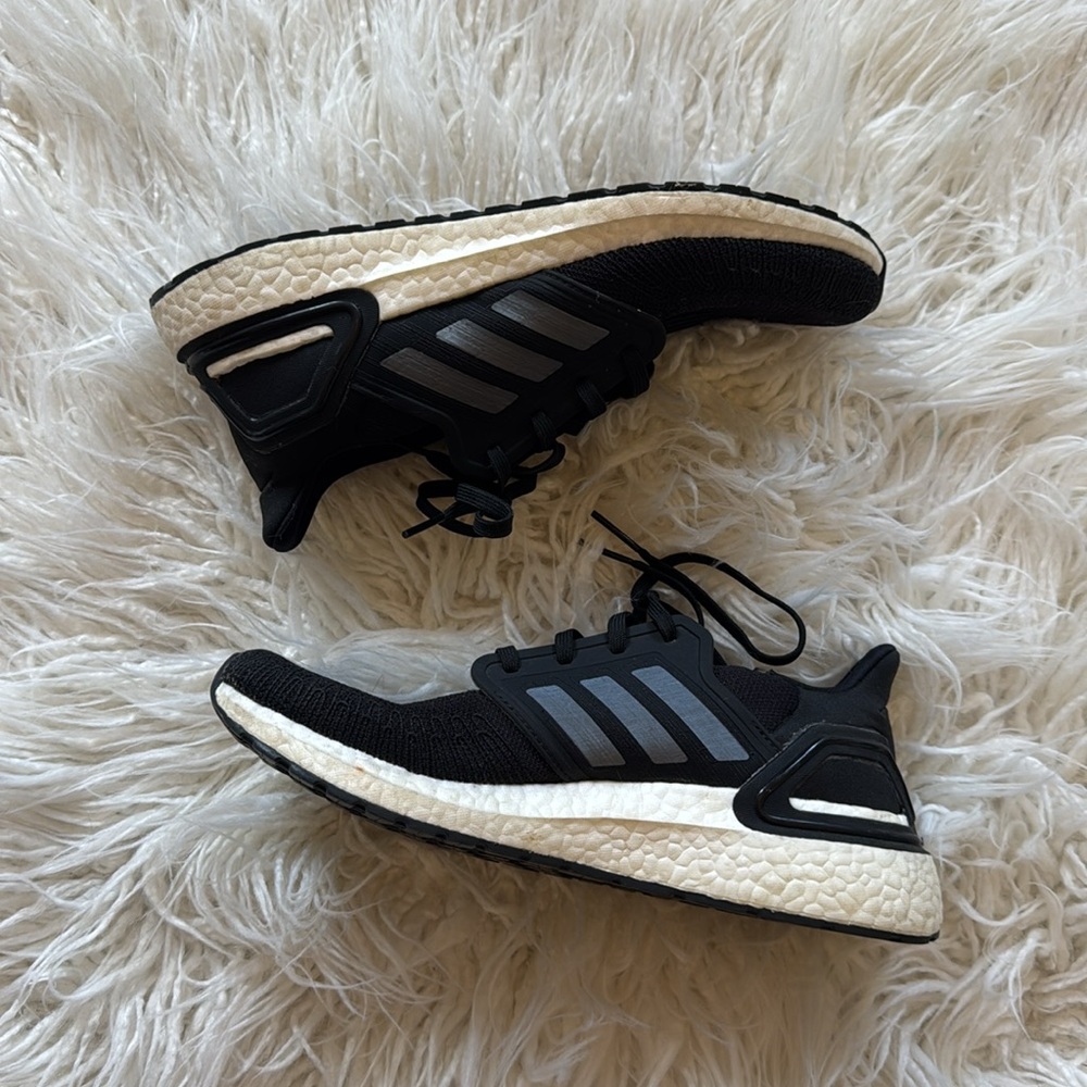 Adidas “PrimeBlue” Ultraboost women’s sneaker- size 9